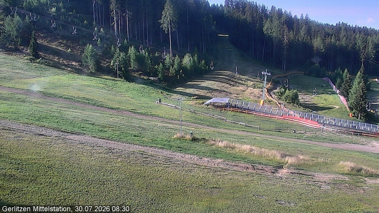Archiv Foto Webcam Kanzelhöhe: Schirmbar und Sonnenarena