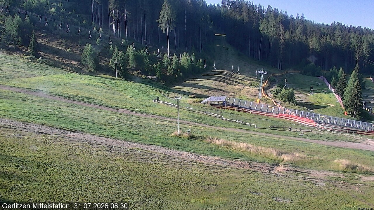 Archiv Foto Webcam Kanzelhöhe: Schirmbar und Sonnenarena
