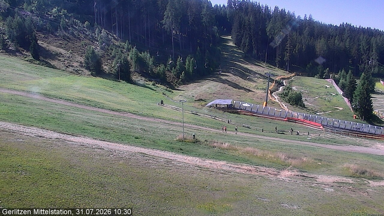 Archiv Foto Webcam Kanzelhöhe: Schirmbar und Sonnenarena
