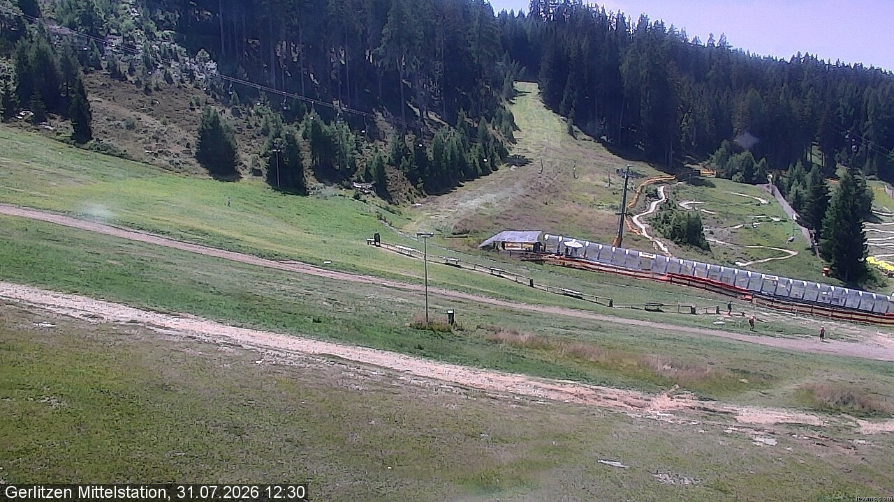 Archiv Foto Webcam Kanzelhöhe: Schirmbar und Sonnenarena