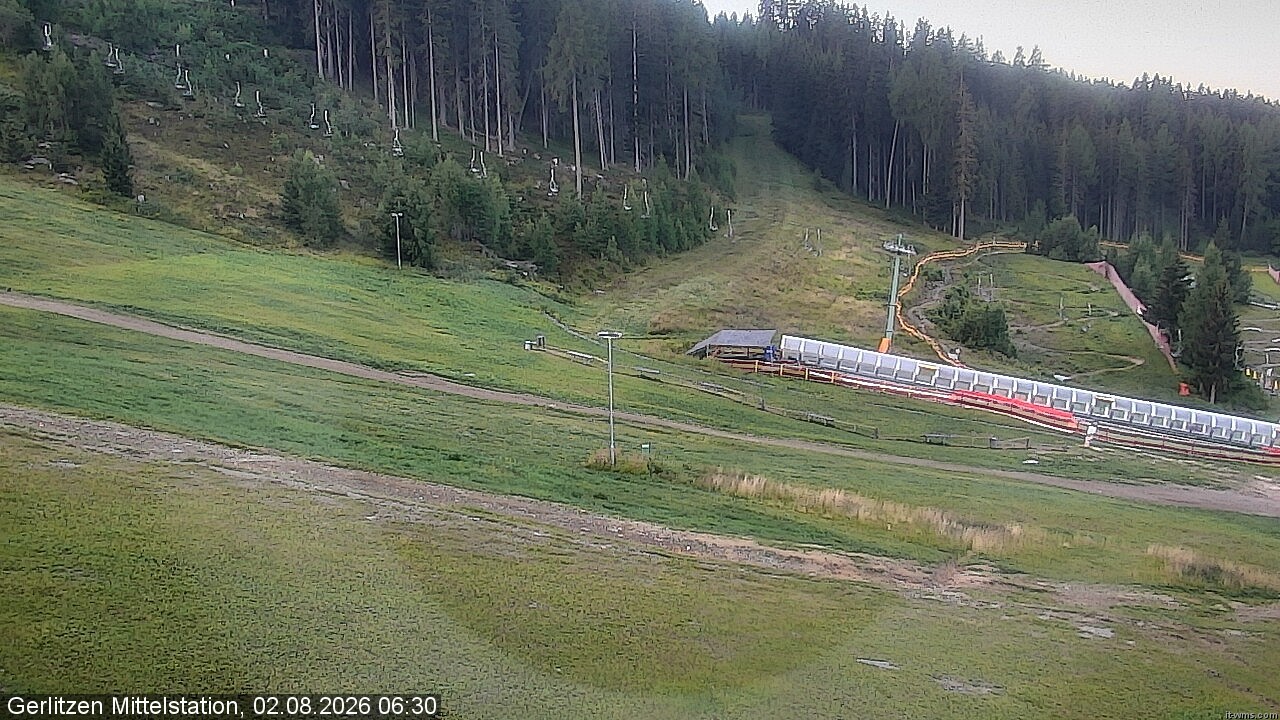 Archived image Webcam Umbrella bar and sun arena, Gerlitzen