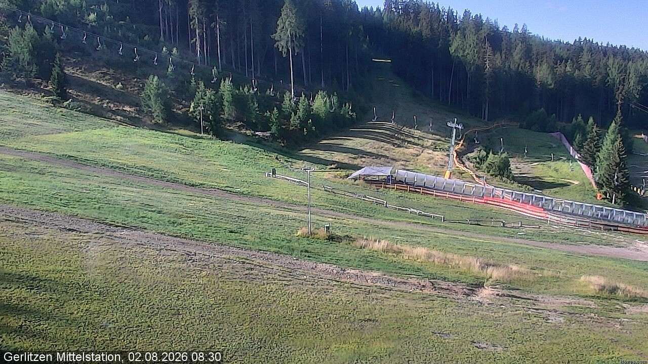 Archived image Webcam Umbrella bar and sun arena, Gerlitzen