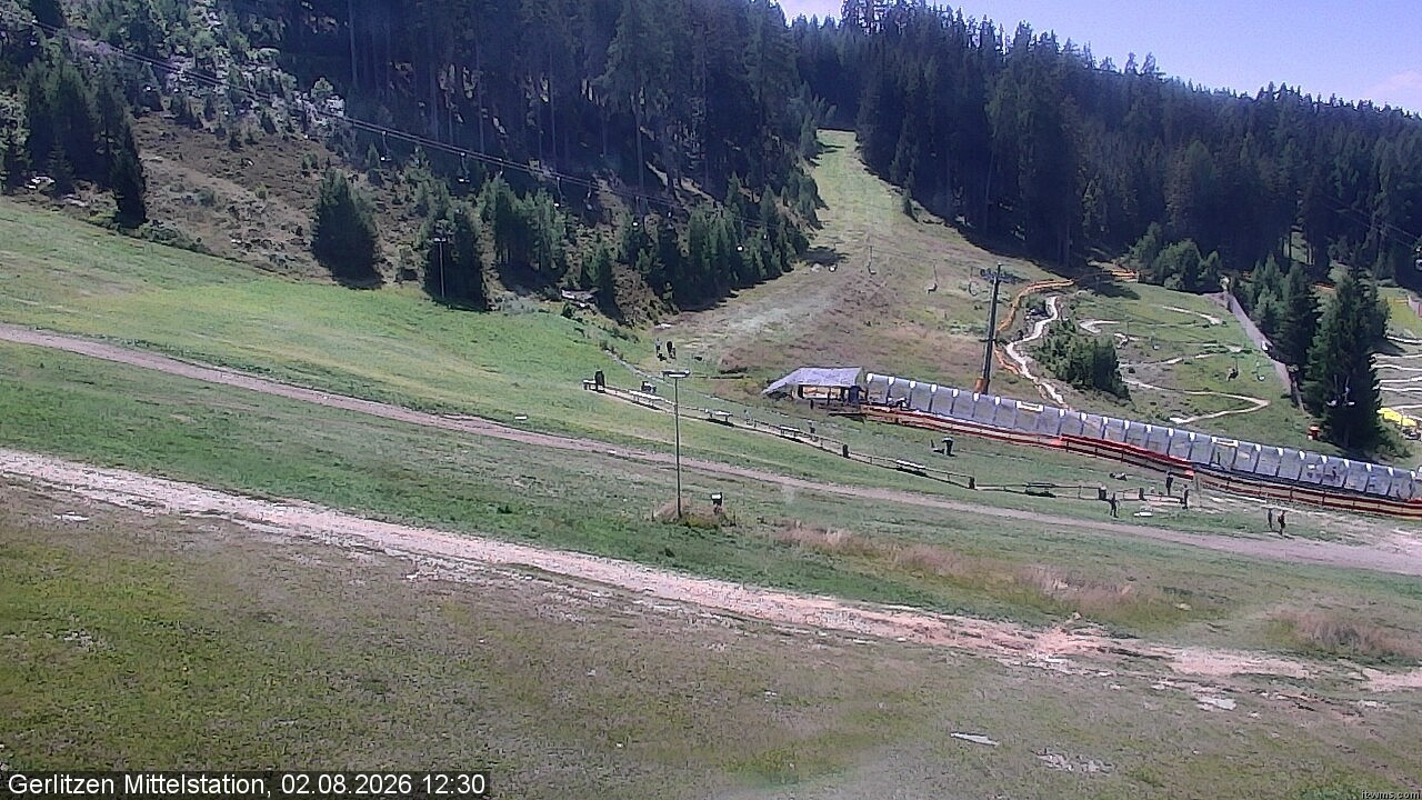 Archived image Webcam Umbrella bar and sun arena, Gerlitzen