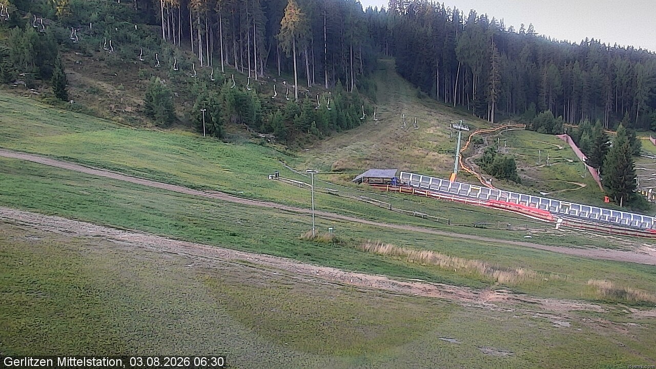Archiv Foto Webcam Kanzelhöhe: Schirmbar und Sonnenarena
