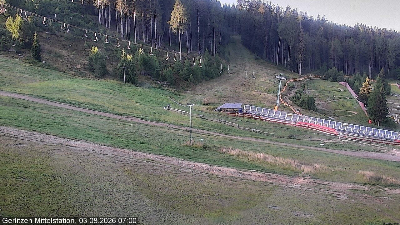 Archiv Foto Webcam Kanzelhöhe: Schirmbar und Sonnenarena