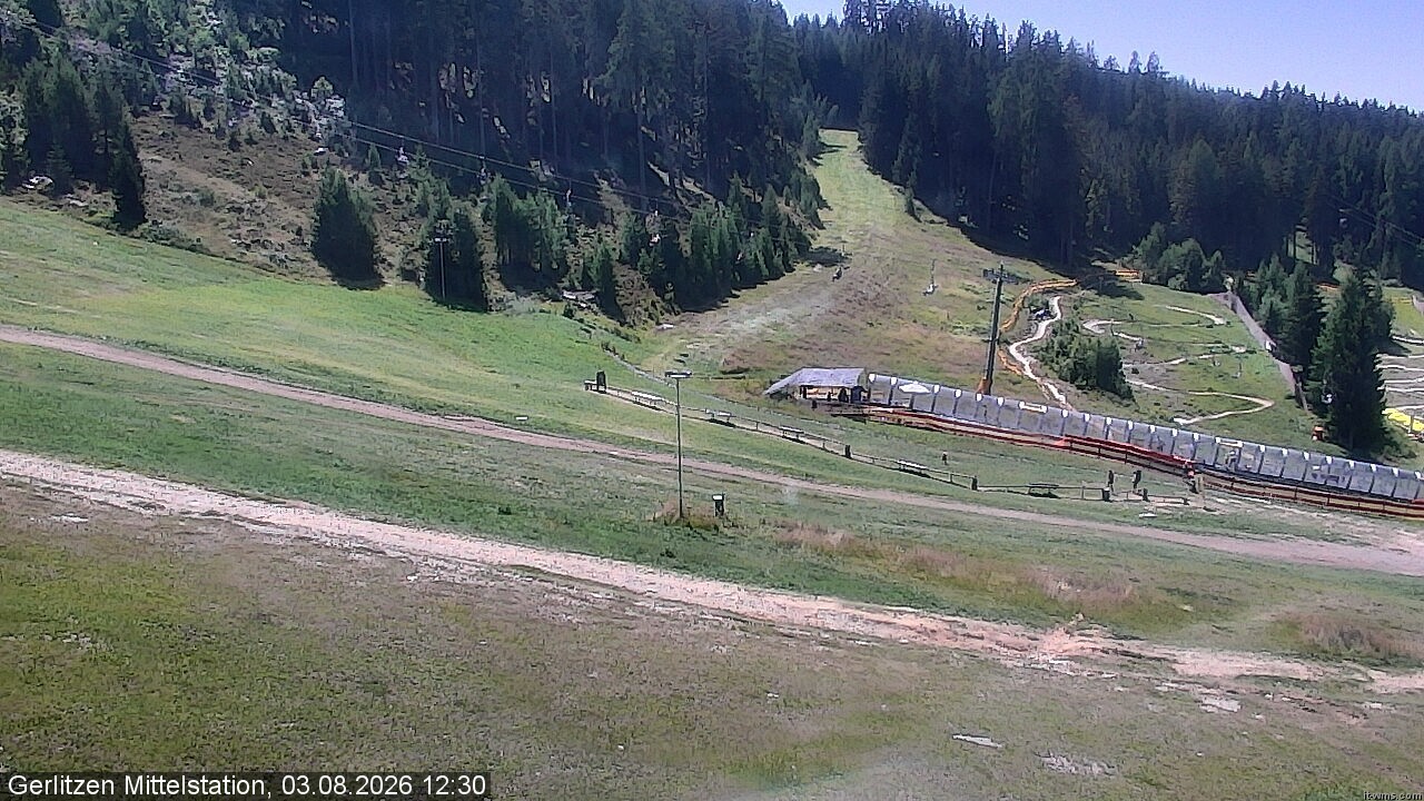 Archiv Foto Webcam Kanzelhöhe: Schirmbar und Sonnenarena