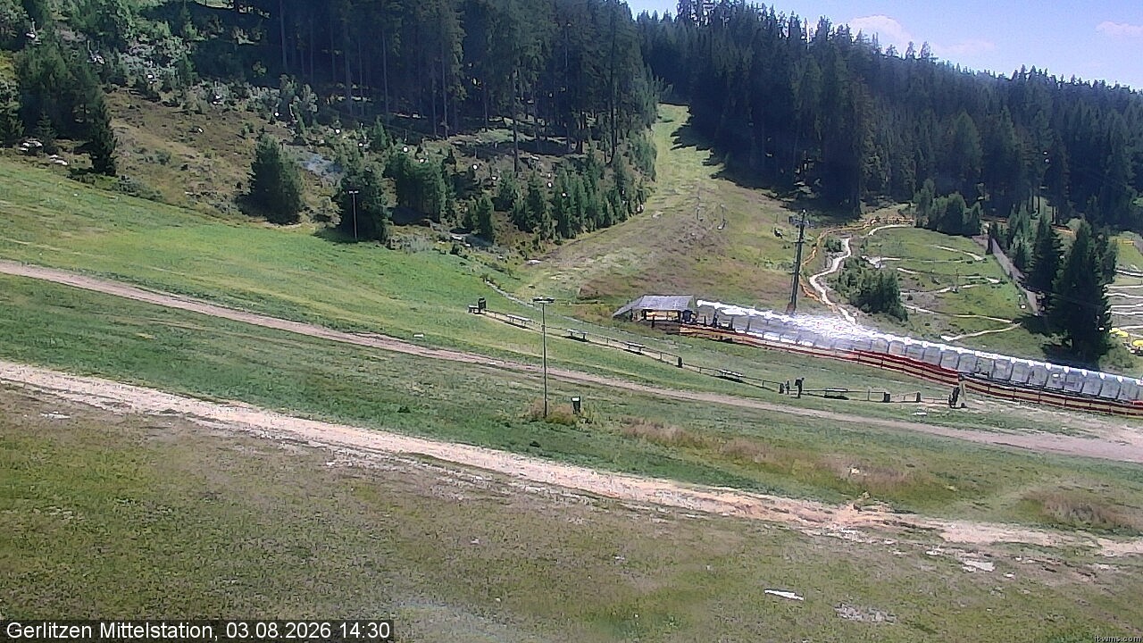 Archiv Foto Webcam Kanzelhöhe: Schirmbar und Sonnenarena