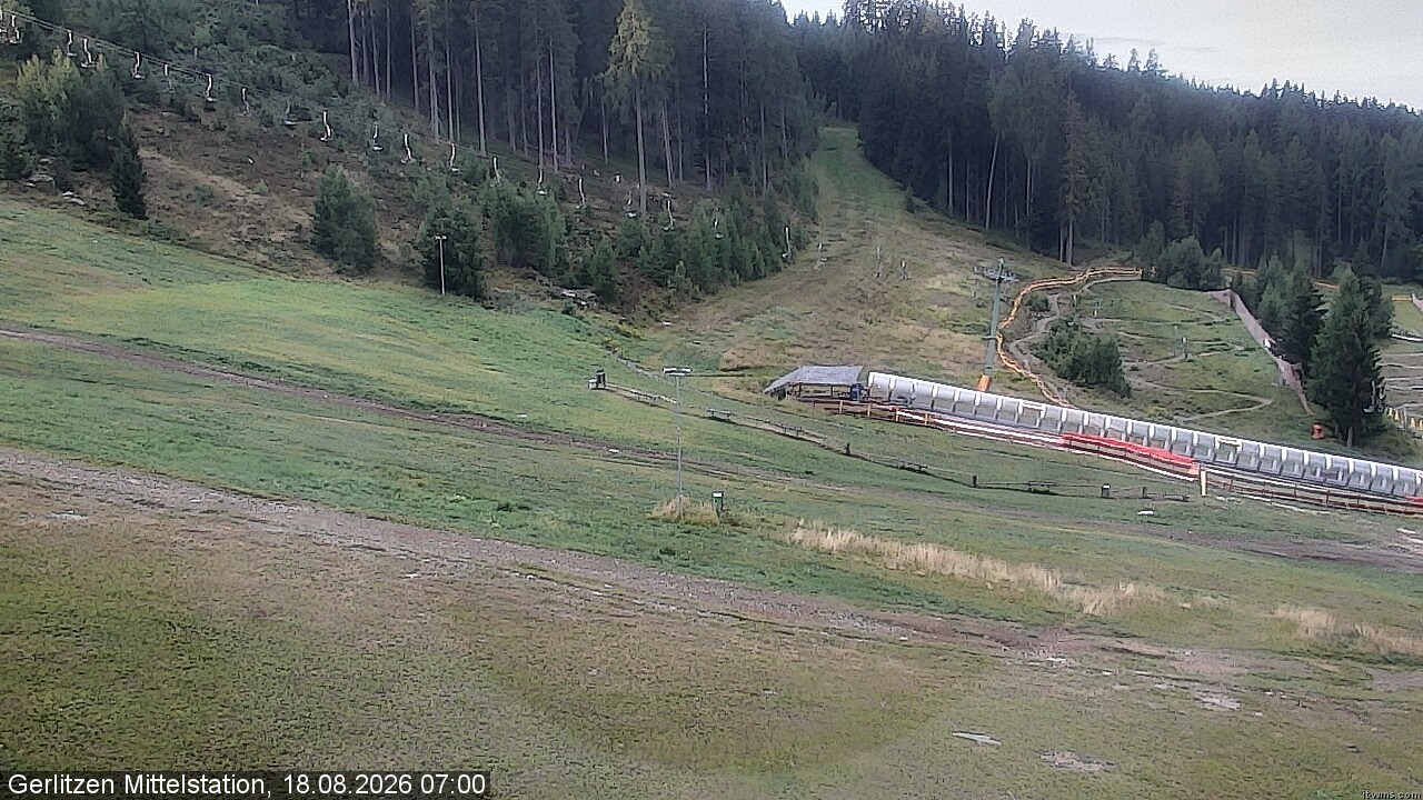 Archiv Foto Webcam Kanzelhöhe: Schirmbar und Sonnenarena