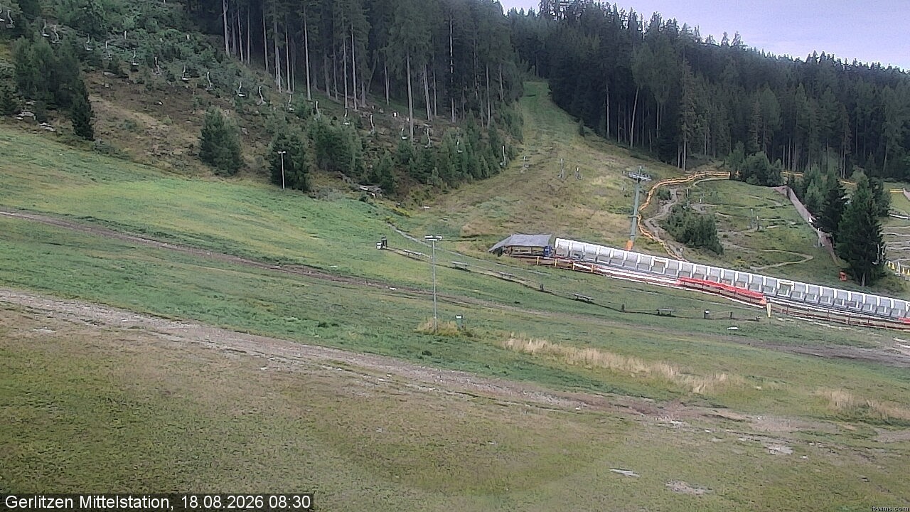 Archiv Foto Webcam Kanzelhöhe: Schirmbar und Sonnenarena