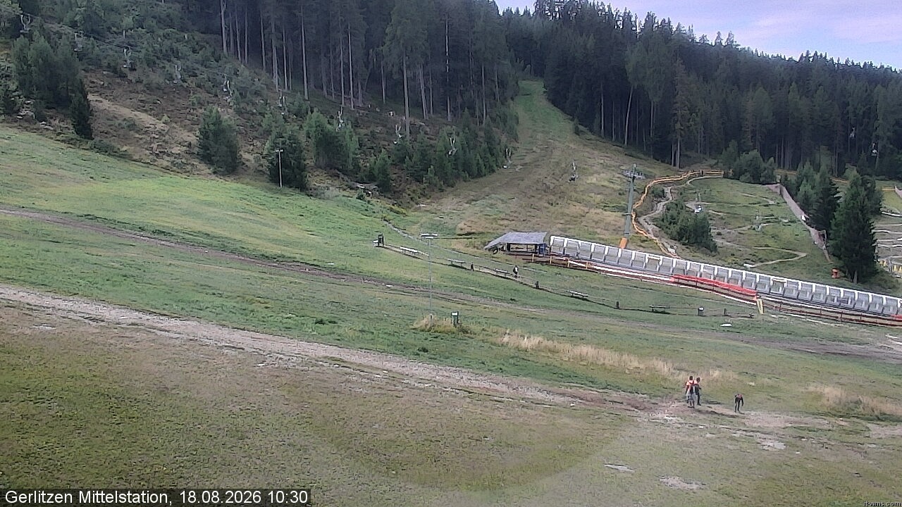 Archiv Foto Webcam Kanzelhöhe: Schirmbar und Sonnenarena
