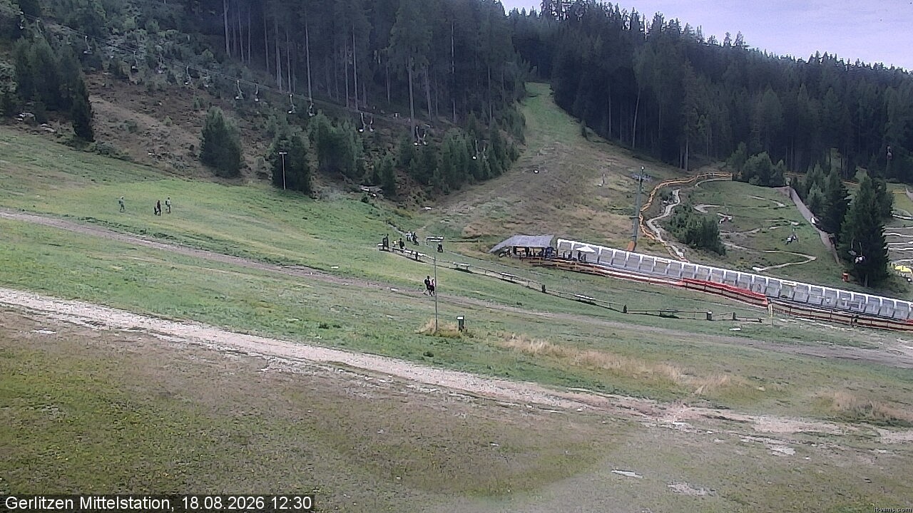 Archiv Foto Webcam Kanzelhöhe: Schirmbar und Sonnenarena