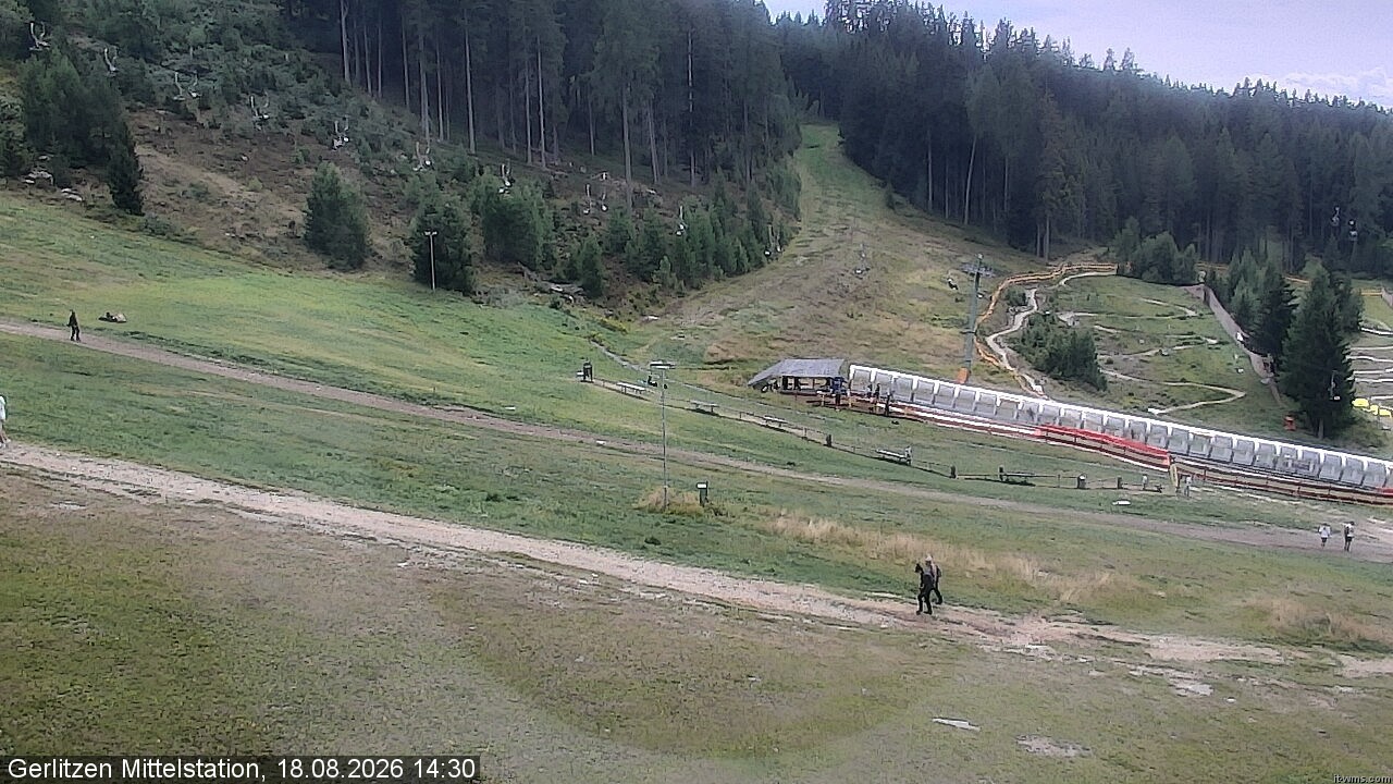 Archiv Foto Webcam Kanzelhöhe: Schirmbar und Sonnenarena