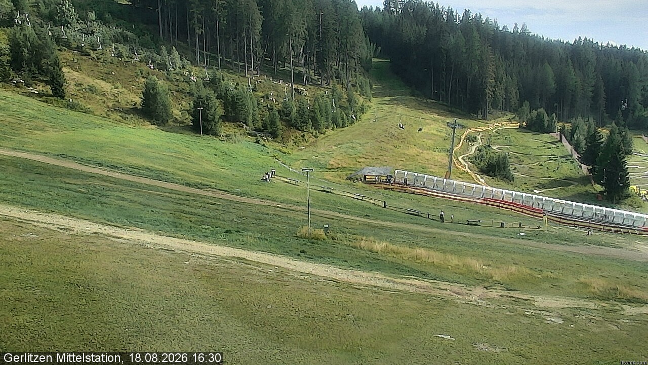Archiv Foto Webcam Kanzelhöhe: Schirmbar und Sonnenarena