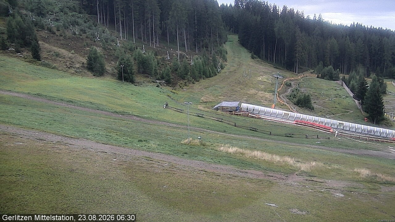 Archiv Foto Webcam Kanzelhöhe: Schirmbar und Sonnenarena