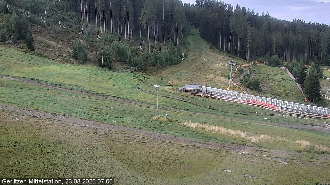 Archiv Foto Webcam Kanzelhöhe: Schirmbar und Sonnenarena