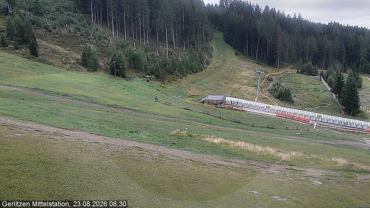 Archiv Foto Webcam Kanzelhöhe: Schirmbar und Sonnenarena