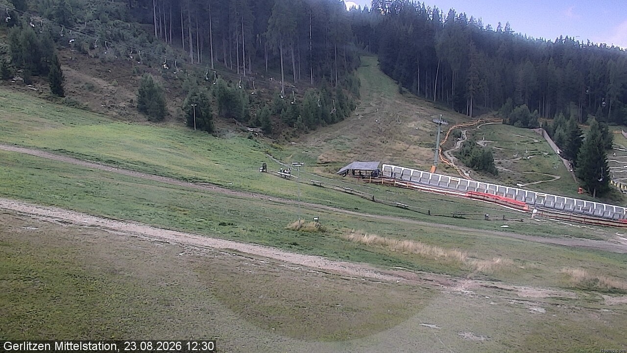 Archiv Foto Webcam Kanzelhöhe: Schirmbar und Sonnenarena