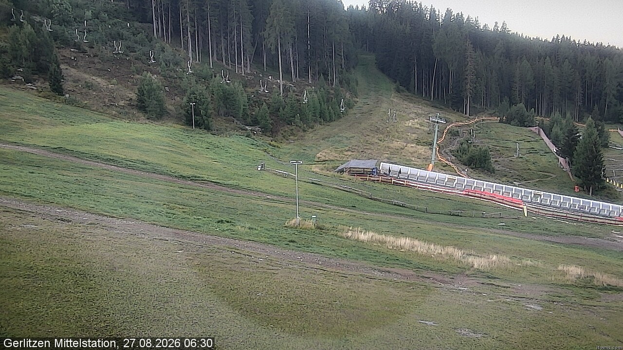 Archiv Foto Webcam Kanzelhöhe: Schirmbar und Sonnenarena
