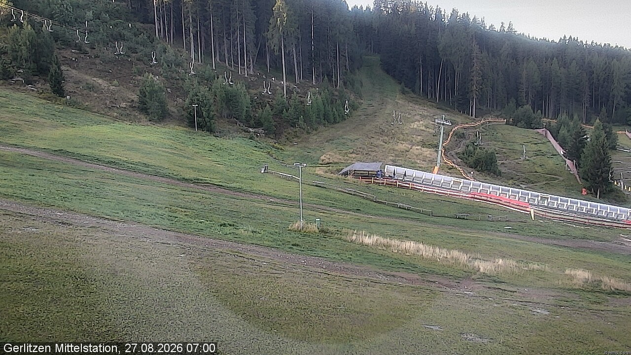 Archiv Foto Webcam Kanzelhöhe: Schirmbar und Sonnenarena
