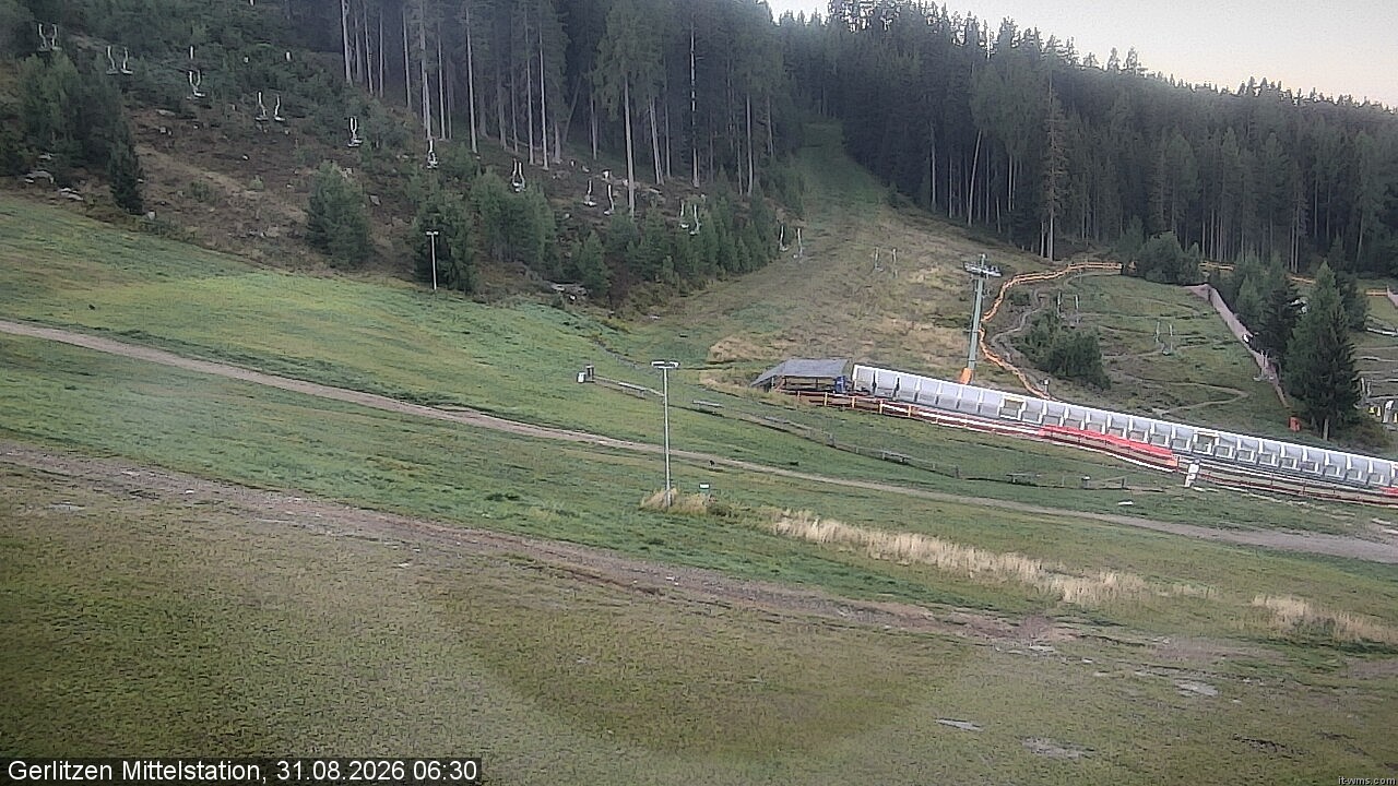 Archived image Webcam Umbrella bar and sun arena, Gerlitzen