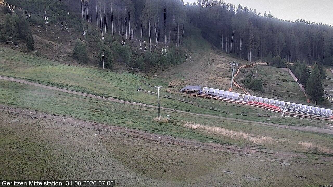 Archived image Webcam Umbrella bar and sun arena, Gerlitzen