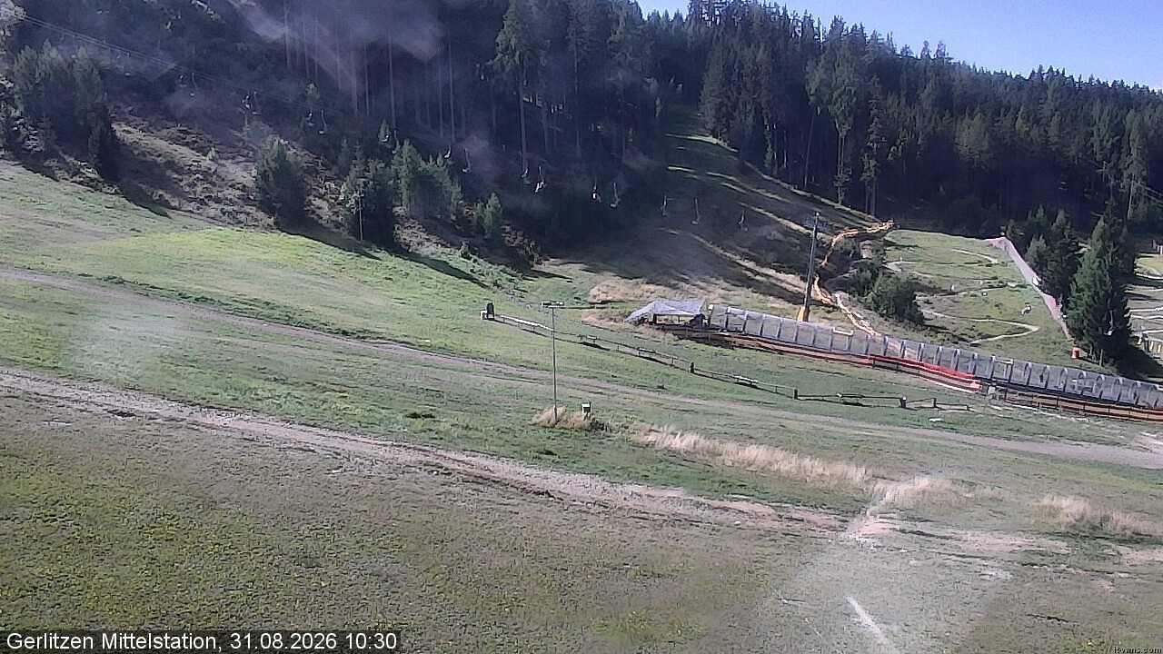 Archived image Webcam Umbrella bar and sun arena, Gerlitzen
