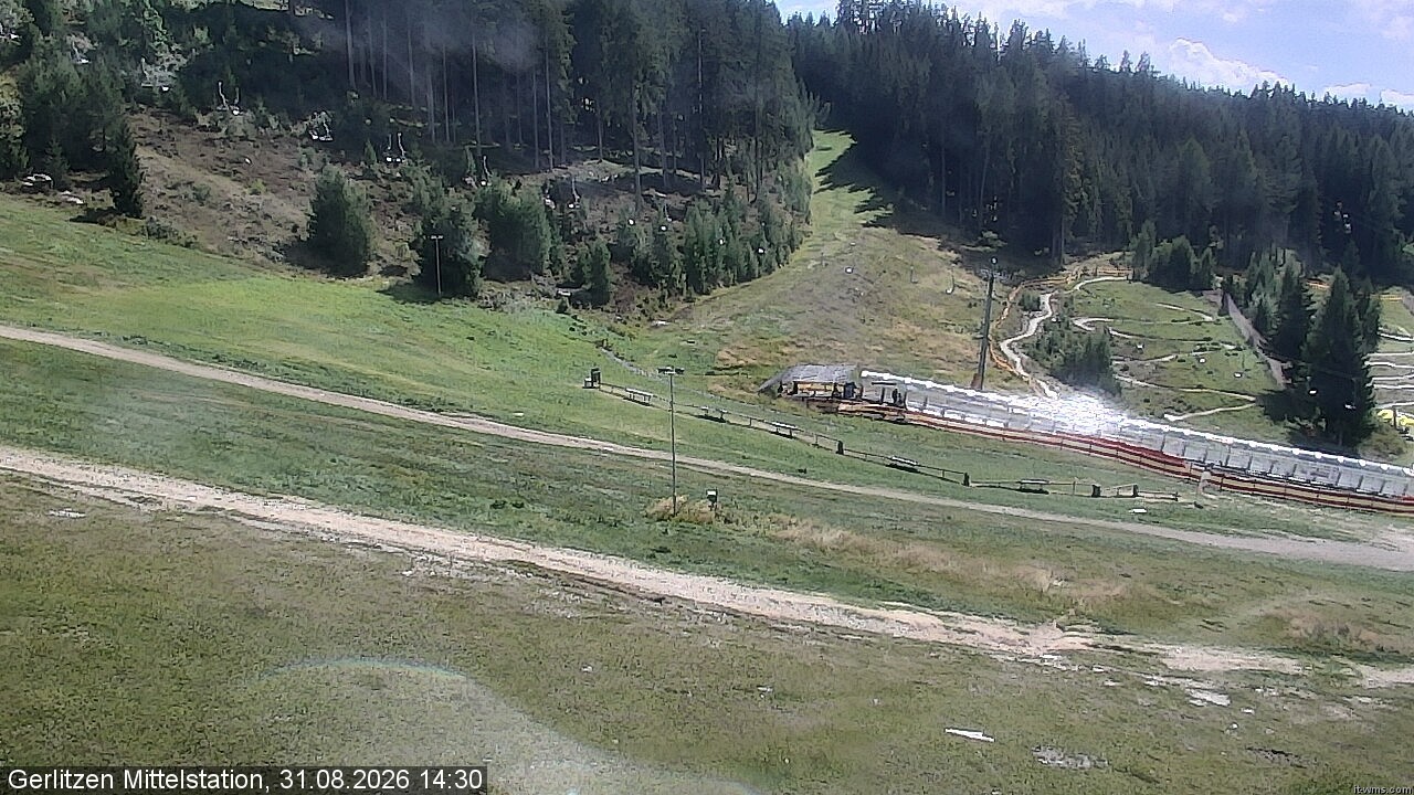 Archived image Webcam Umbrella bar and sun arena, Gerlitzen