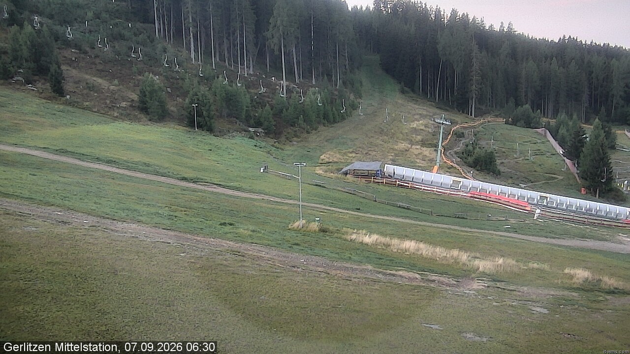 Archiv Foto Webcam Kanzelhöhe: Schirmbar und Sonnenarena