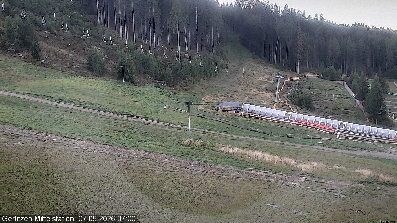 Archiv Foto Webcam Kanzelhöhe: Schirmbar und Sonnenarena