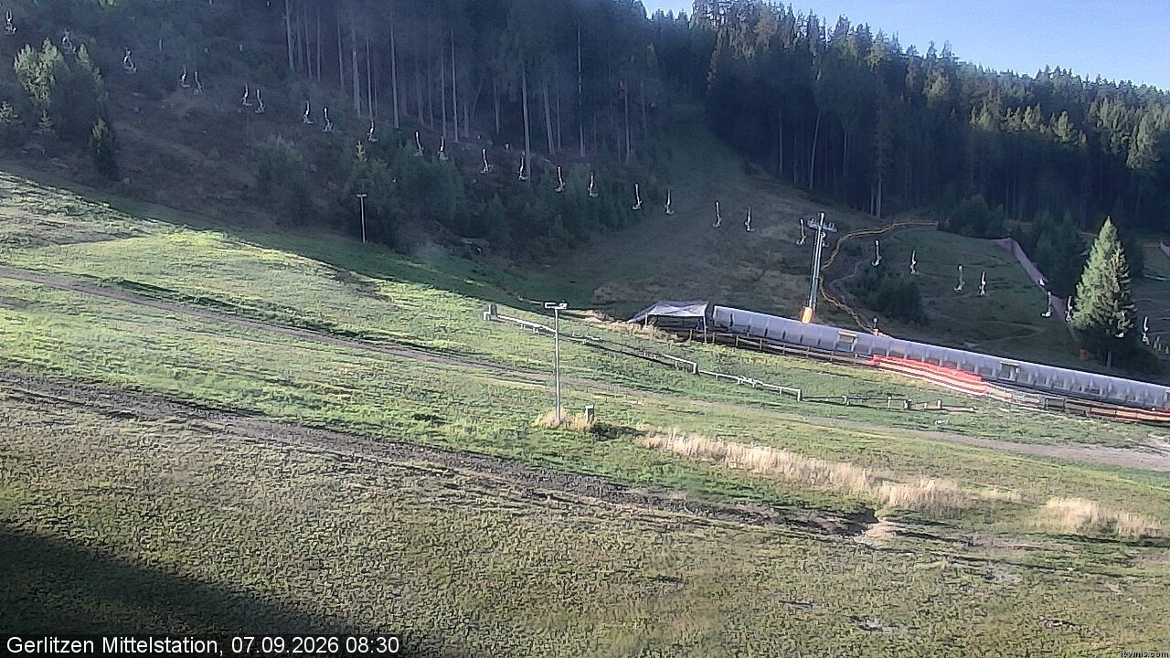 Archiv Foto Webcam Kanzelhöhe: Schirmbar und Sonnenarena