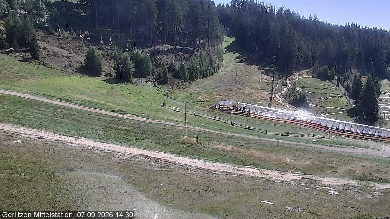Archiv Foto Webcam Kanzelhöhe: Schirmbar und Sonnenarena