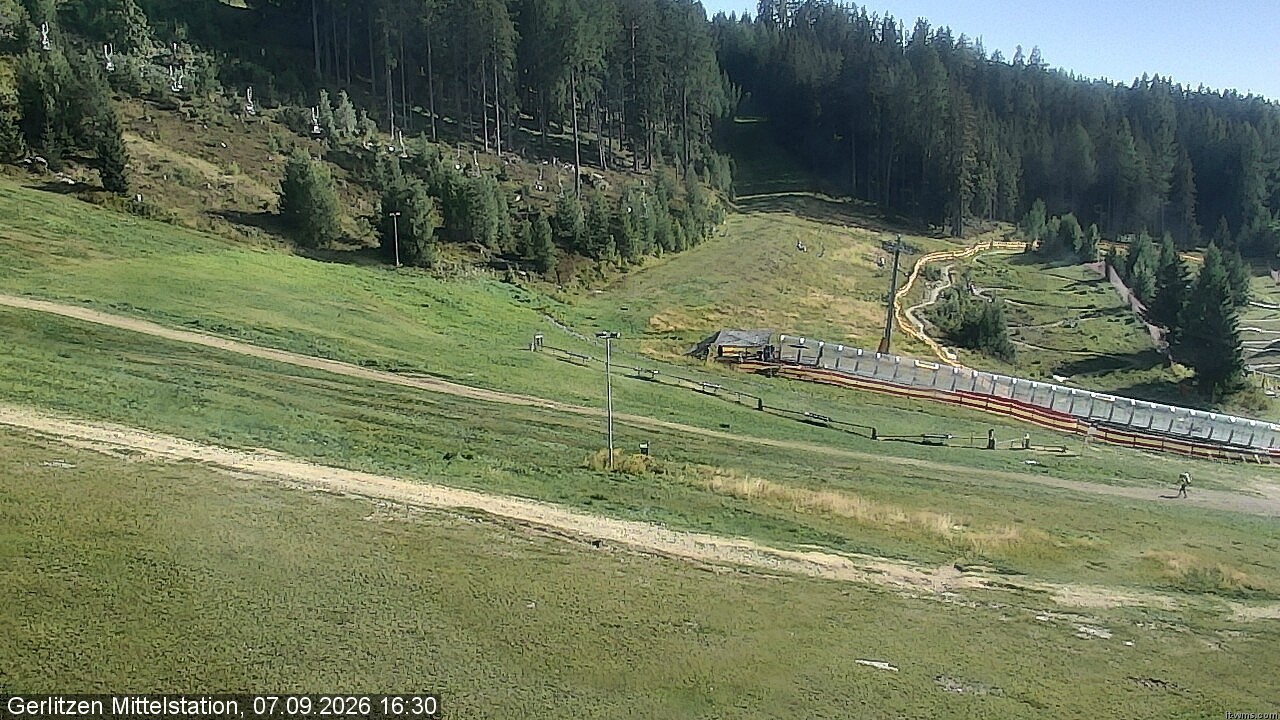 Archiv Foto Webcam Kanzelhöhe: Schirmbar und Sonnenarena