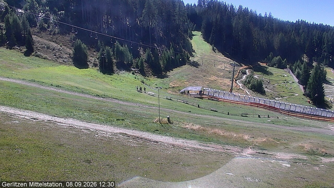 Archiv Foto Webcam Kanzelhöhe: Schirmbar und Sonnenarena