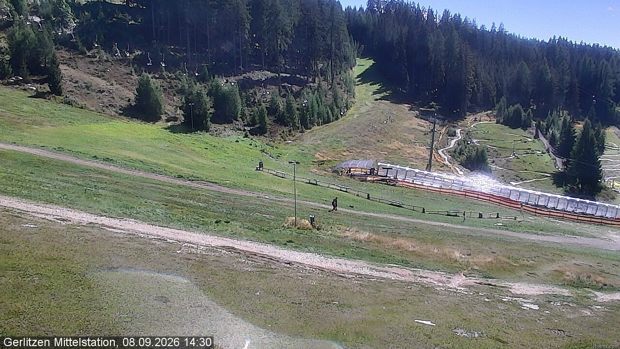 Archiv Foto Webcam Kanzelhöhe: Schirmbar und Sonnenarena