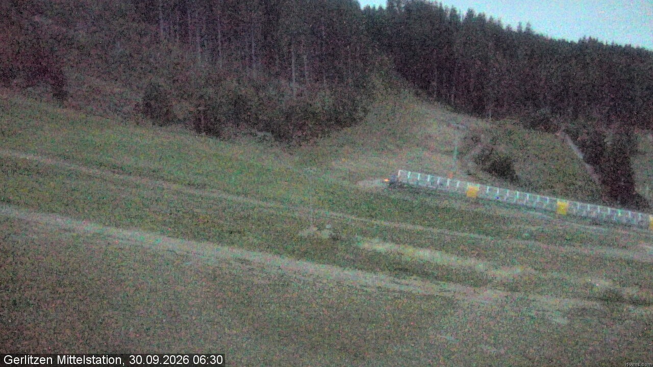 Archiv Foto Webcam Kanzelhöhe: Schirmbar und Sonnenarena