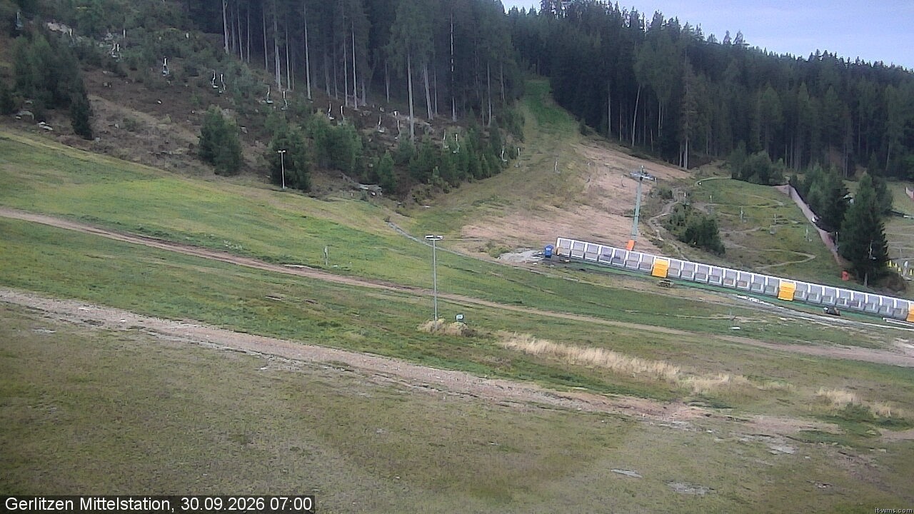Archiv Foto Webcam Kanzelhöhe: Schirmbar und Sonnenarena