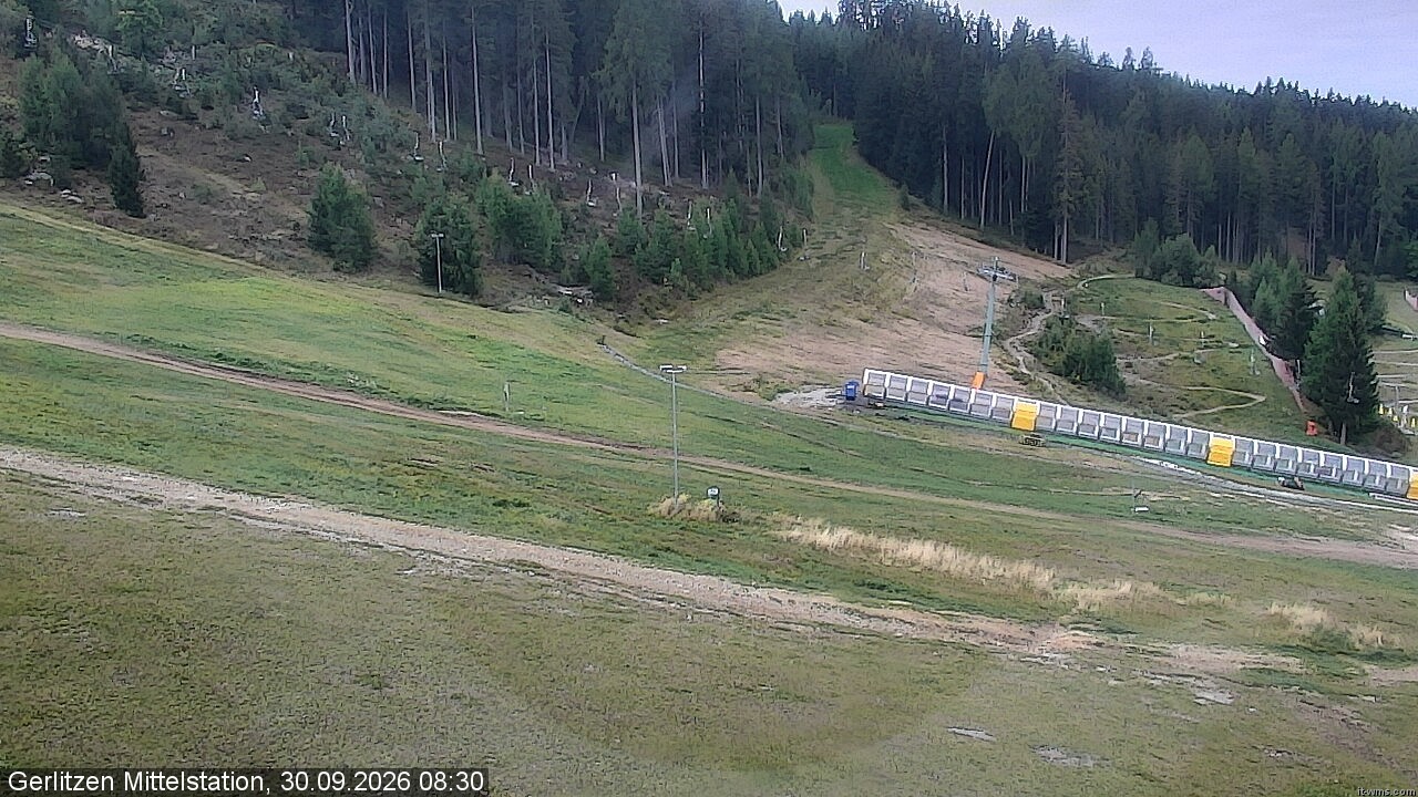Archiv Foto Webcam Kanzelhöhe: Schirmbar und Sonnenarena