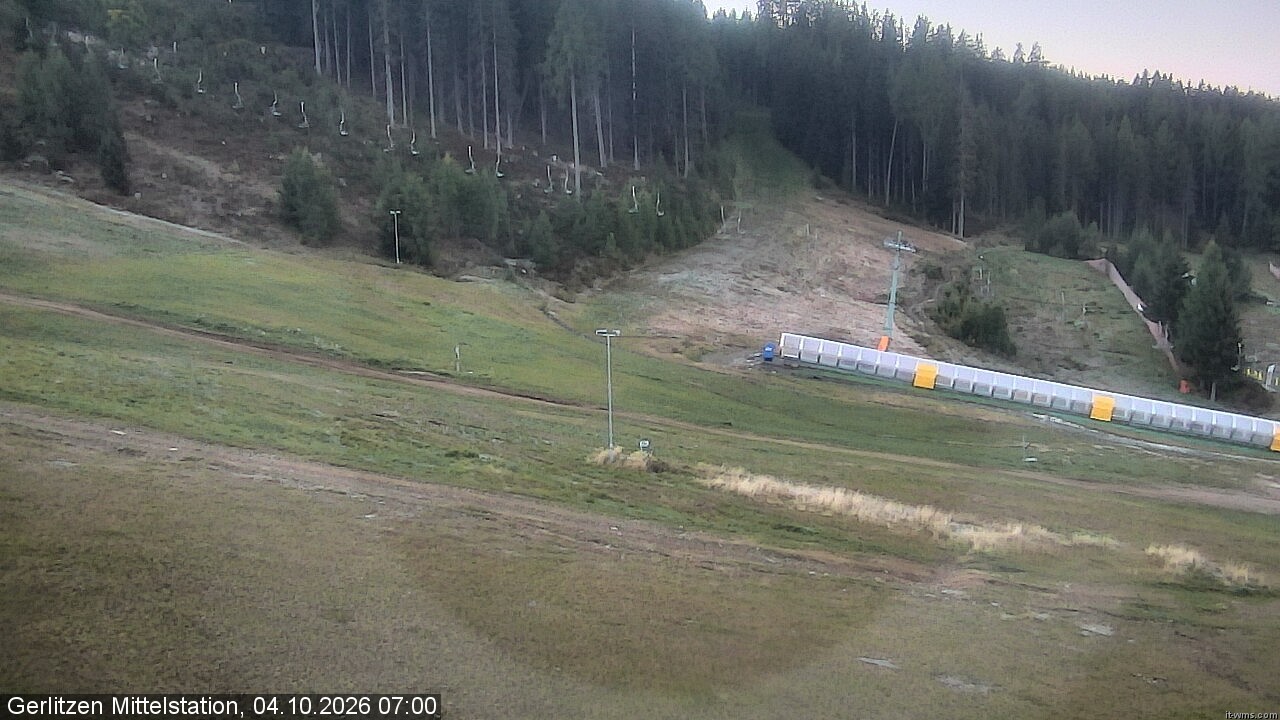 Archiv Foto Webcam Kanzelhöhe: Schirmbar und Sonnenarena