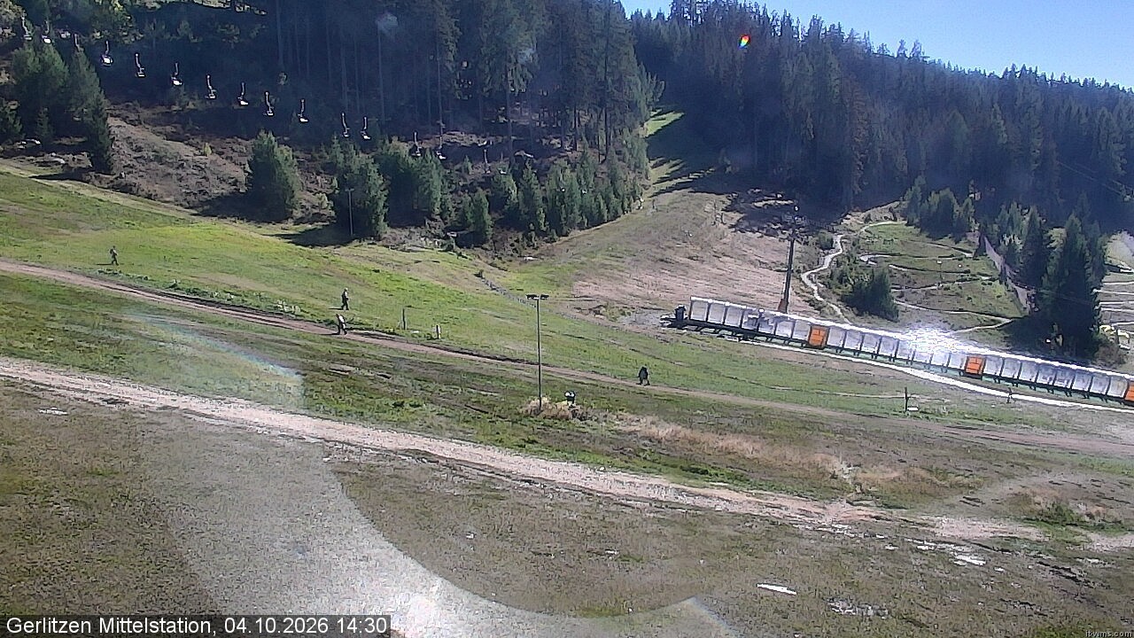 Archiv Foto Webcam Kanzelhöhe: Schirmbar und Sonnenarena