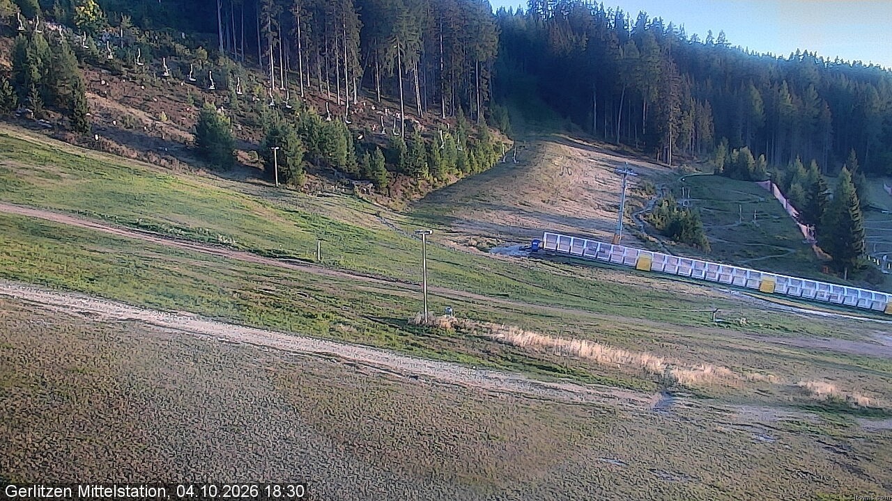Archiv Foto Webcam Kanzelhöhe: Schirmbar und Sonnenarena