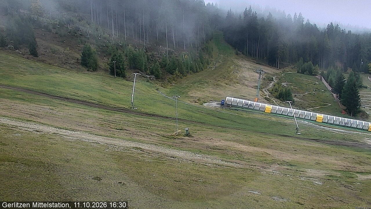 Archived image Webcam Umbrella bar and sun arena, Gerlitzen