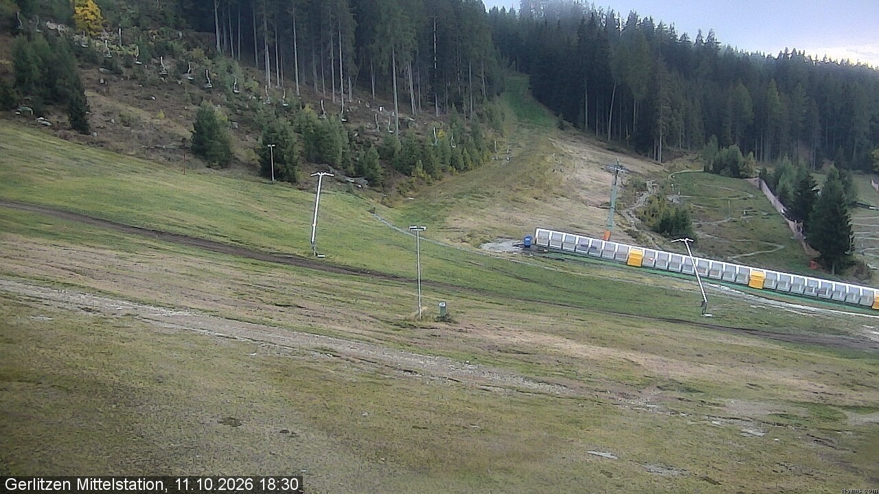 Archived image Webcam Umbrella bar and sun arena, Gerlitzen