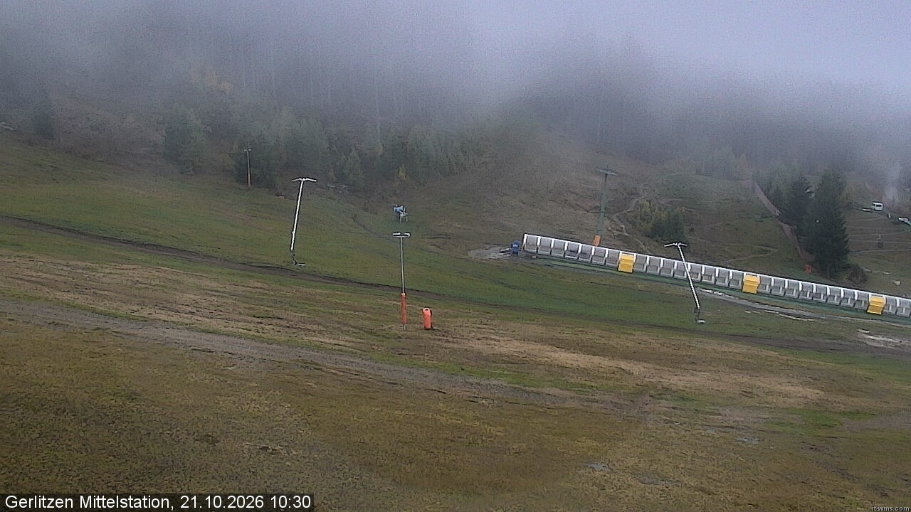 Archiv Foto Webcam Kanzelhöhe: Schirmbar und Sonnenarena