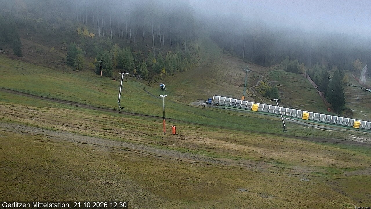 Archiv Foto Webcam Kanzelhöhe: Schirmbar und Sonnenarena