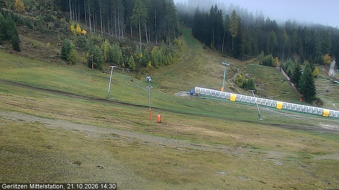 Archiv Foto Webcam Kanzelhöhe: Schirmbar und Sonnenarena