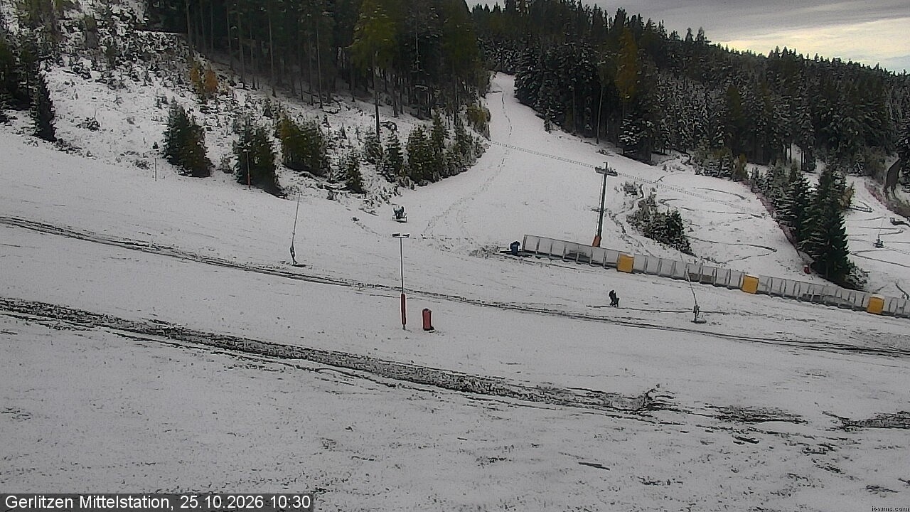 Archiv Foto Webcam Kanzelhöhe: Schirmbar und Sonnenarena
