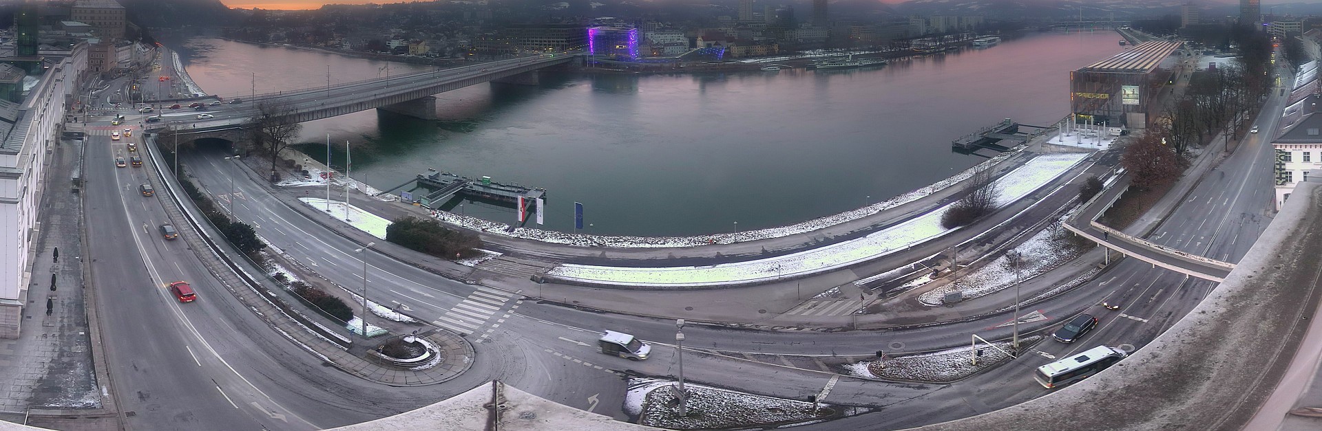 Archiv Foto Webcam Linz: Donaulände und Nibelungenbrücke