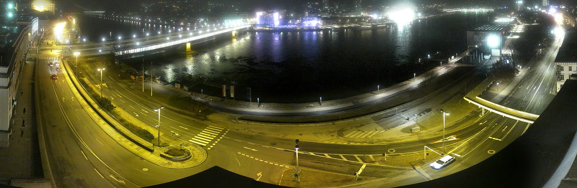 Archiv Foto Webcam Linz: Donaulände und Nibelungenbrücke