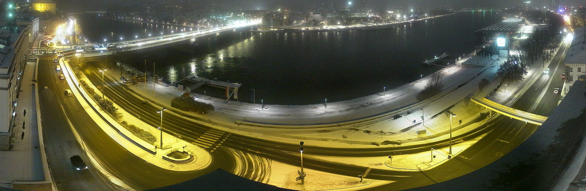 Archiv Foto Webcam Linz: Donaulände und Nibelungenbrücke