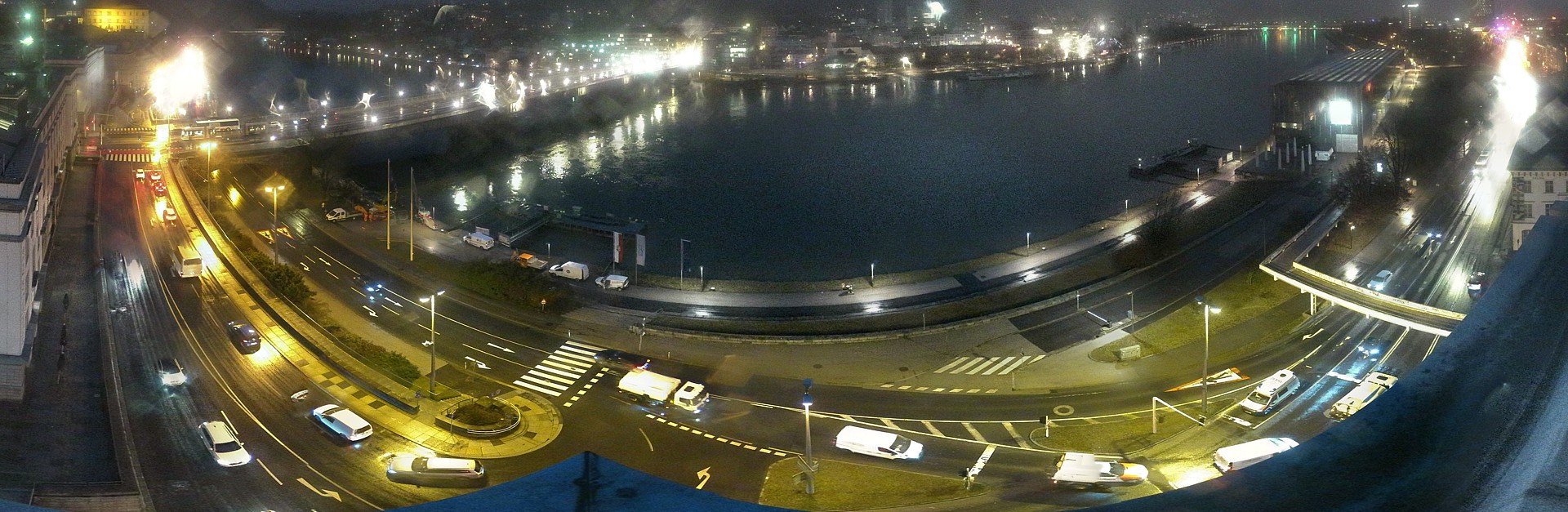 Archived image Webcam Linz: Generali building at the Danube